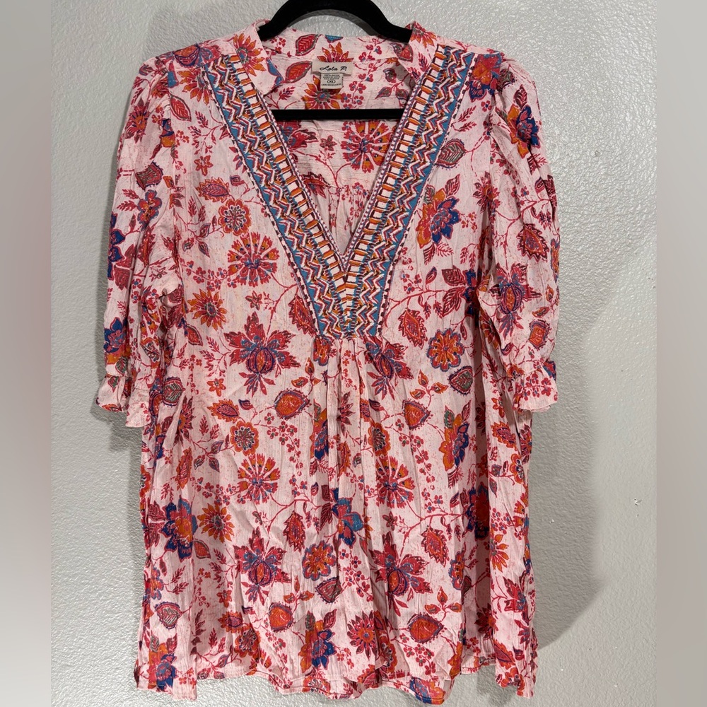 Lola P.‎ Red, Blue and Orange fun Blouse,   Short Bell Ruffle Sleeves Size XL